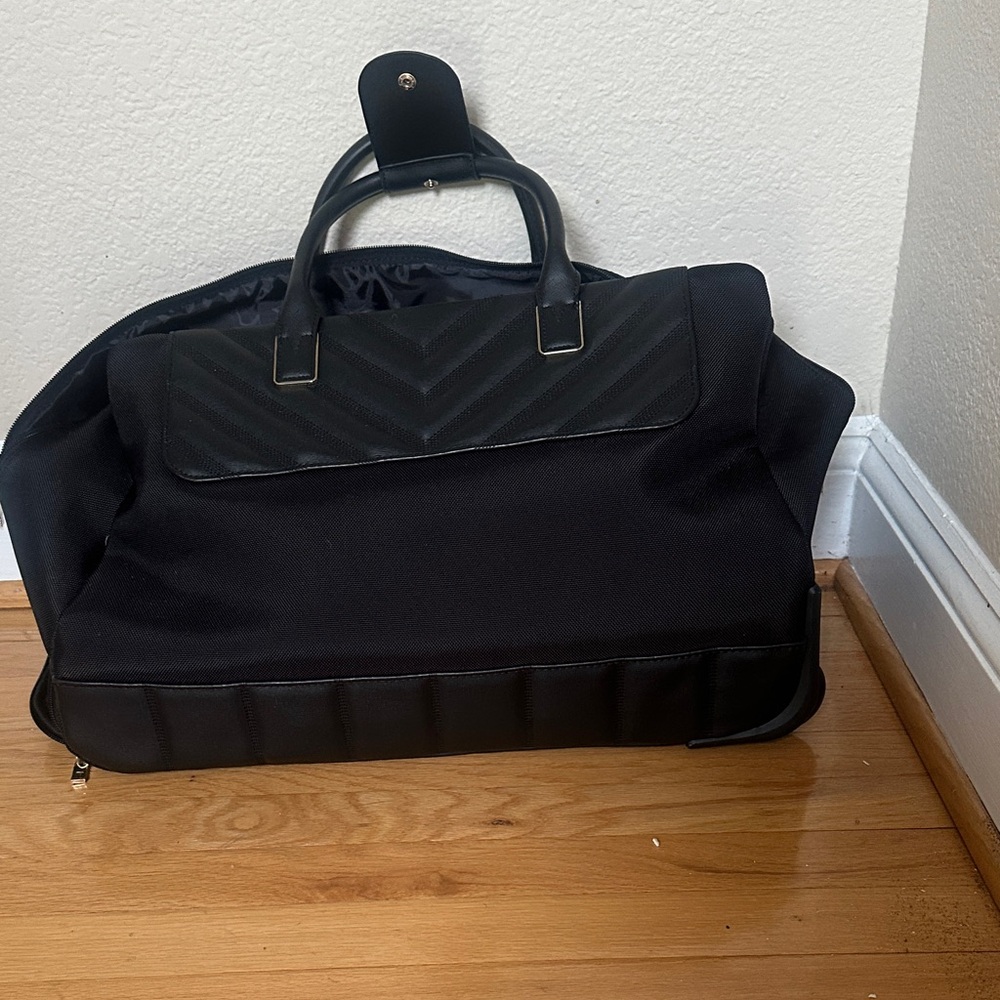 Ted Baker stylish, black travel bag with pull handle and wheels. - Picture 3 of 8